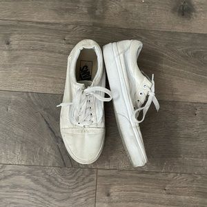 White Old Skool Vans Women’s 7